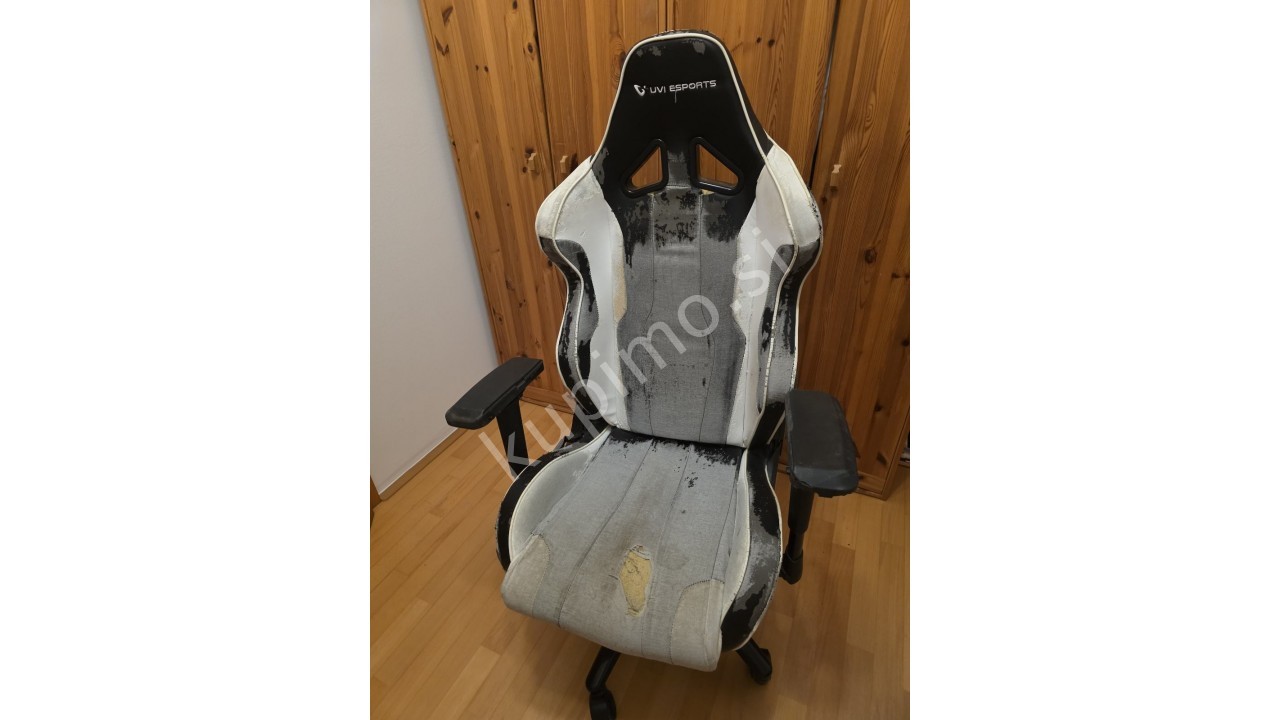 Podarim gaming stol (potrebno obnove)